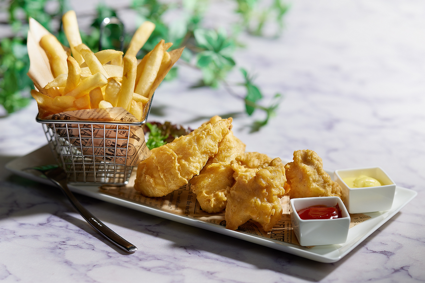 フィッシュ＆チップス（フライドチキン添え）